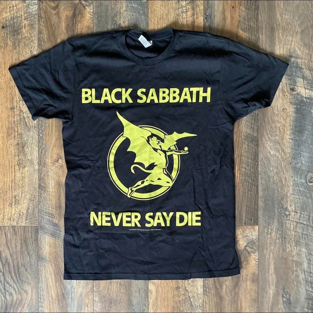 NEW Black Sabbath Band Tshirt MENS SIZE MEDIUM Rock Metal Ozzie Osbourne ACDC